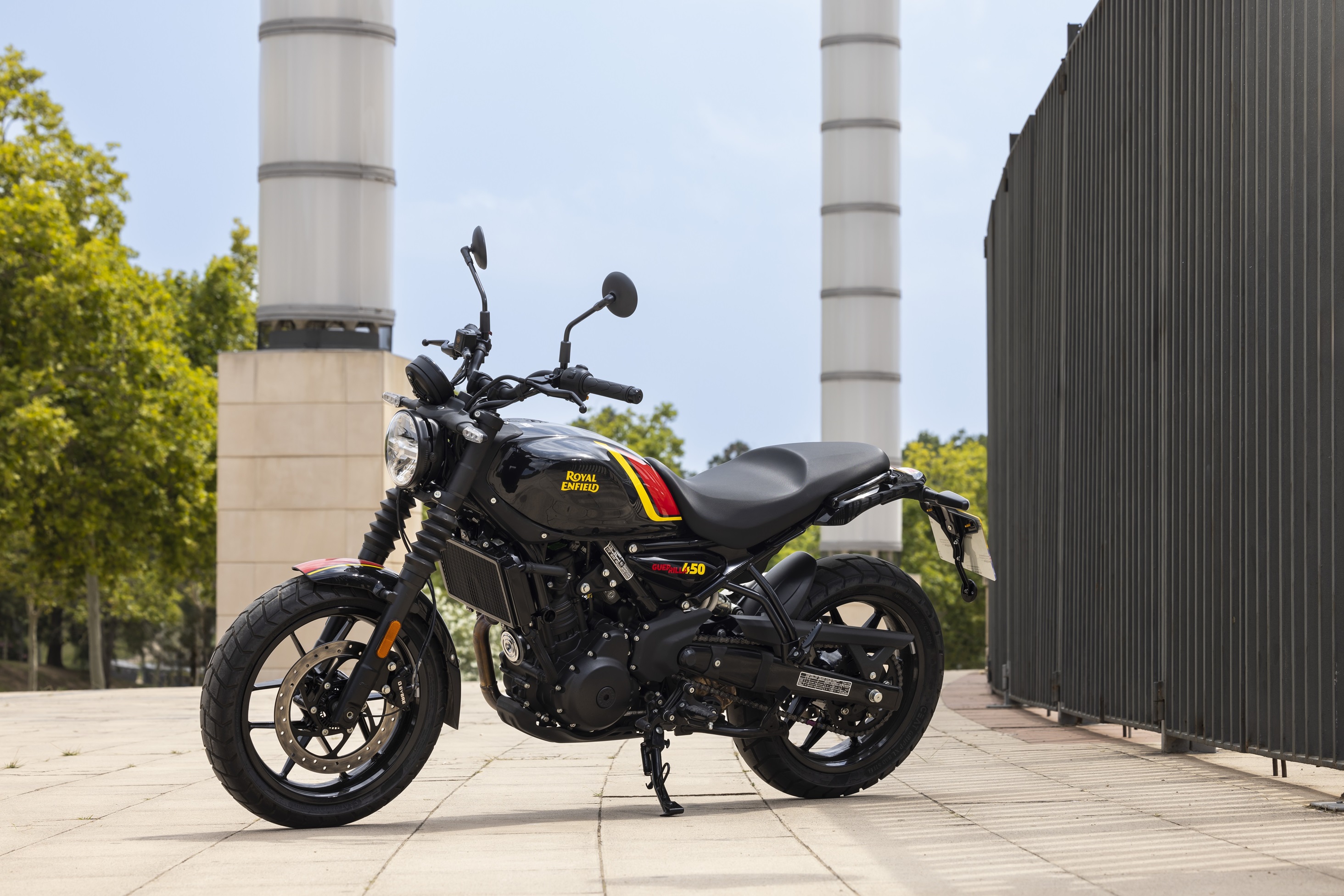 ROYAL ENFIELD ภูมิใจนำเสนอ GUERRILLA 450 !พร้อมสนุกไปกับทุกการเดินทางกับโรดสเตอร์รุ่นใหม่ล่าสุด